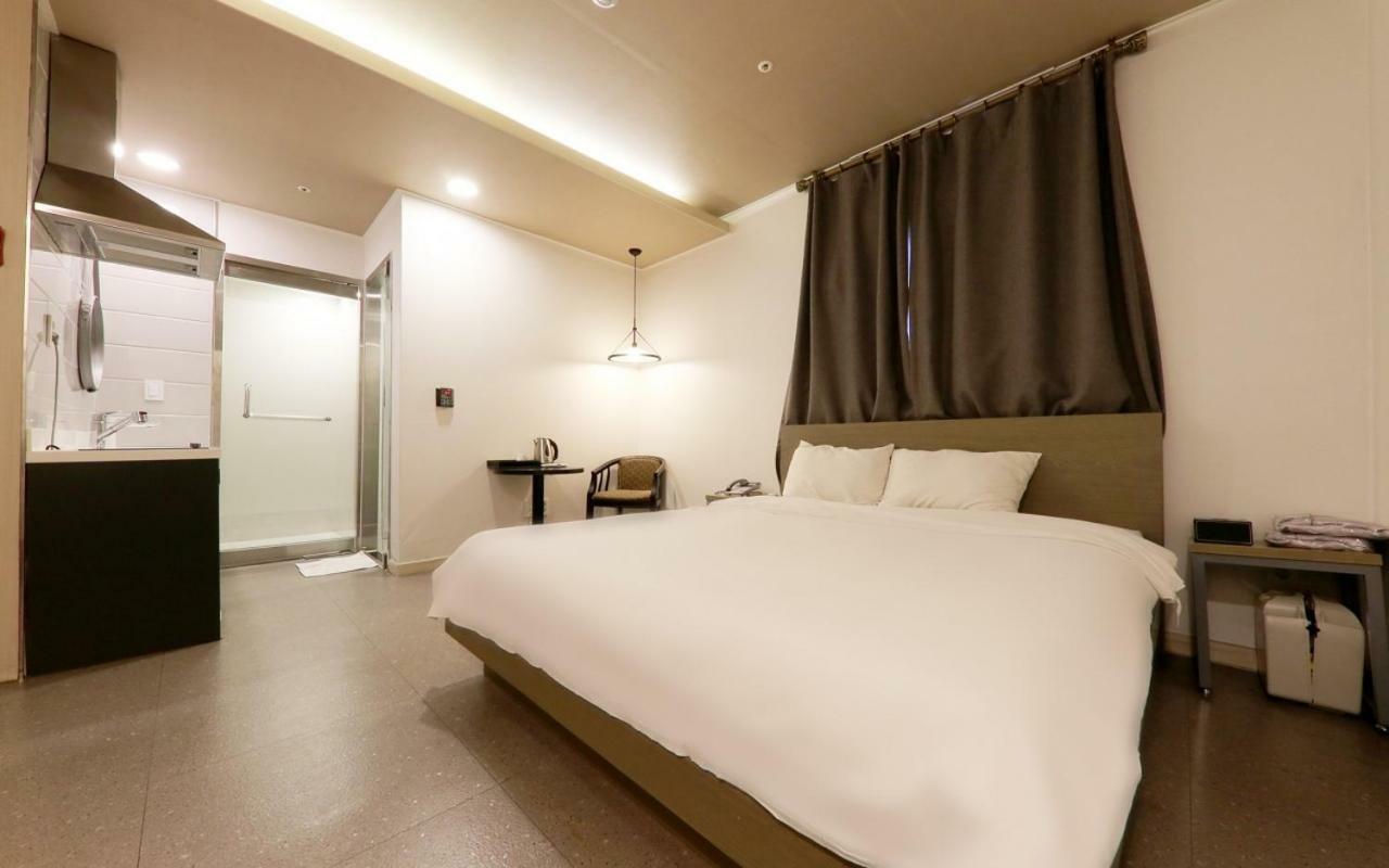 A7 Hotel Suwon Exterior foto