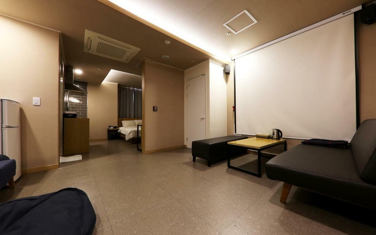 A7 Hotel Suwon Exterior foto